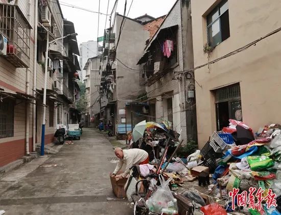 邹诚俊所租住的城中村出租屋附近。中青报·中青网见习记者杜佳冰/摄