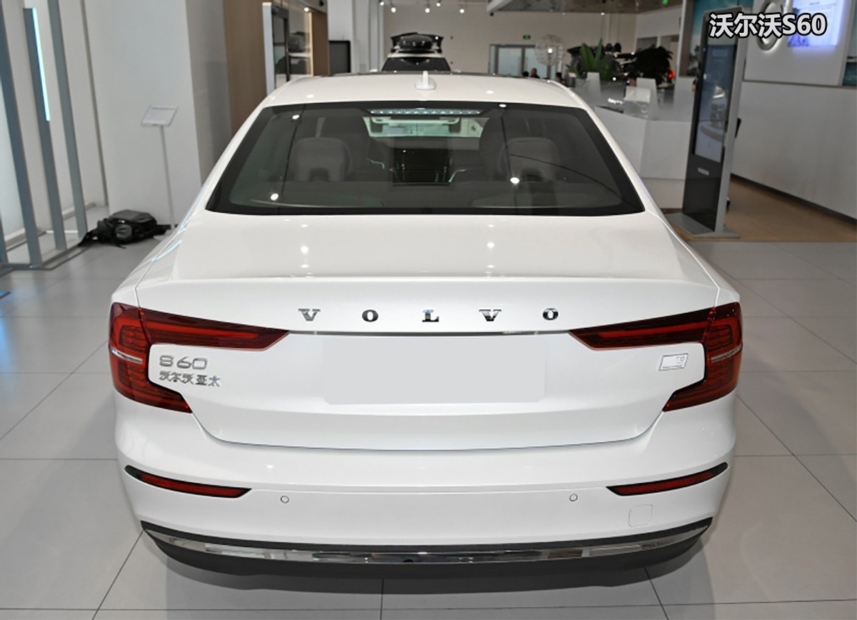 谁是更运动的豪华中级车?沃尔沃S60对比宝马3系