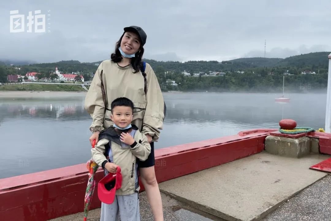 儿子四岁时,我带他去魁北克看鲸鱼,节假日我都会带他出去游玩,我觉得这才是真正的陪伴。