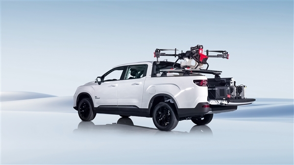 “农用车”吉利雷达RD6纯电皮卡科创版上市:飞无人机打农药更方便了