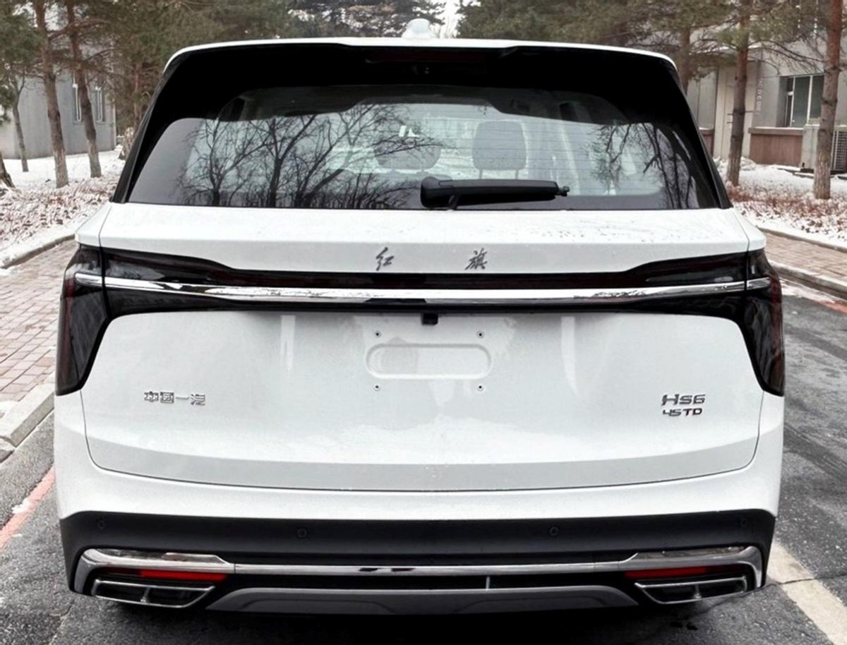 尺寸优于汉兰达 提供5/6/7三种座椅布局 红旗HS6实车曝光