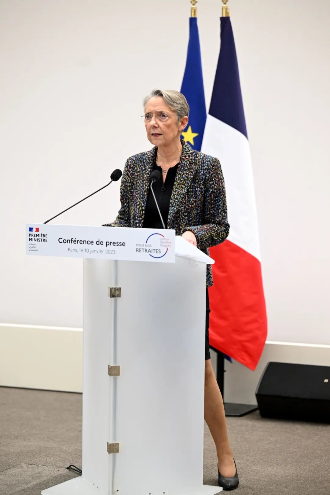 2023年1月10日，法国总理博尔内在巴黎举行新闻发布会，正式公布退休制度改革初步计划。