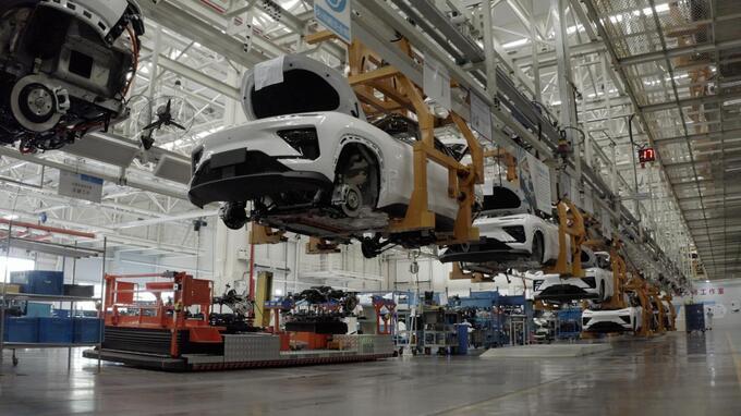 成功挑战吉尼斯汽车叠放高度记录这家工厂有何与众不同-图6