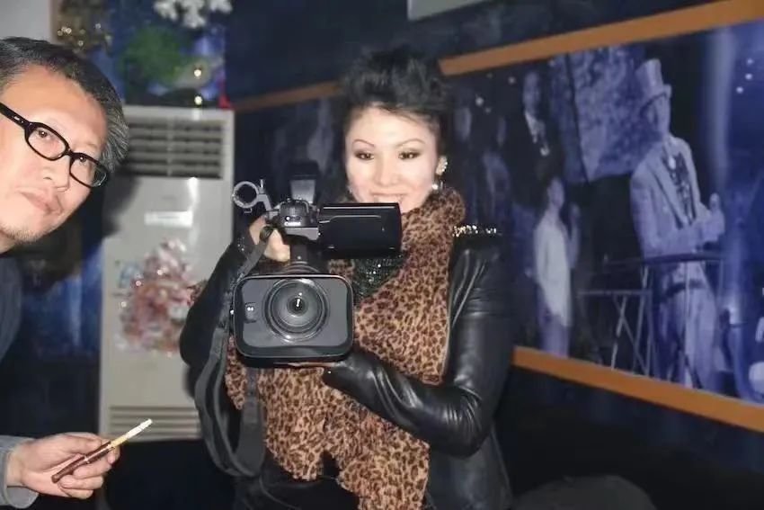 和徐童一起拍摄的唐小雁