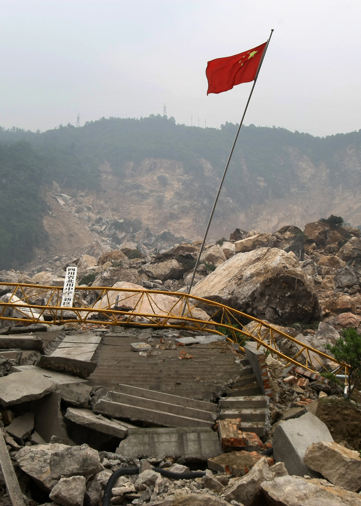 汶川地震15周年｜这些画面仍让人噙满泪水_凤凰网