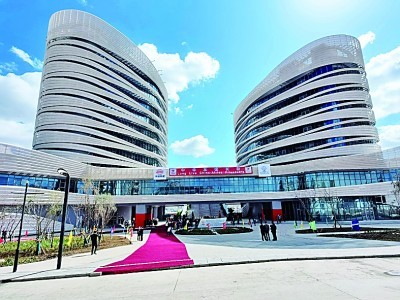 图为在埃塞俄比亚首都亚的斯亚贝巴拍摄的由中国援建的非洲疾控中心总部大楼。王传军摄/光明图片