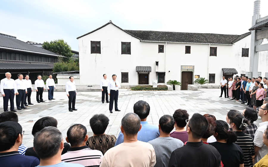 9月20日下午，习近平总书记在枫桥经验陈列馆考察。新华社记者 燕雁 摄