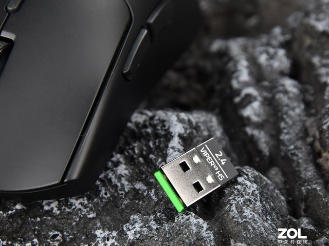 雷蛇毒蝰V3极速版鼠标评测:轻巧电竞助手