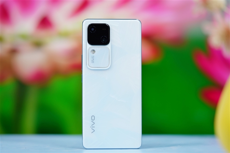 8mm机身下的续航王者!vivo S18评测:5000mAh超薄蓝海电池 轻松用一天半