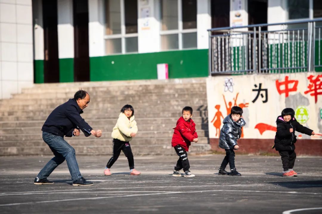 中国人口问题_生育面面观|复旦教授:生育政策不宜全国一刀切,老龄人口定义也