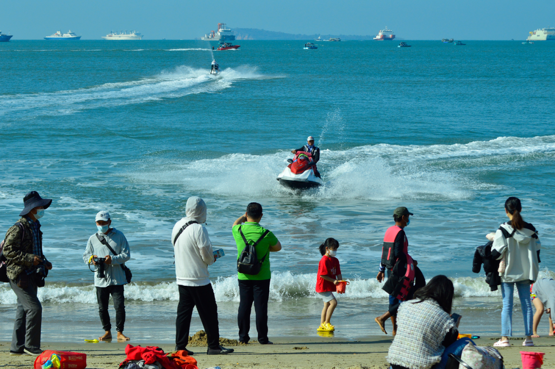 △元旦假期第一天，海南三亚湾景区。（图自视觉中国）