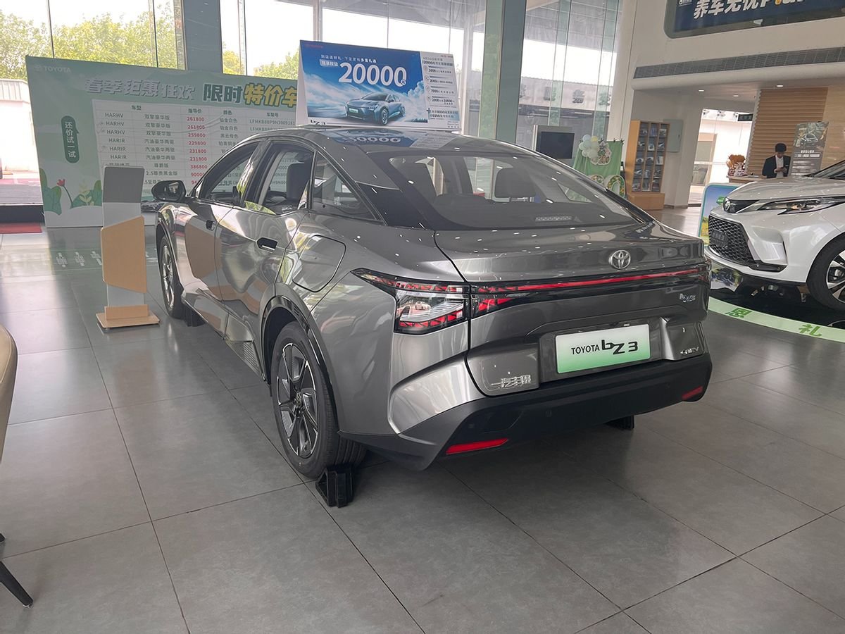 当燃油车霸主准备好好造一台电动车——丰田bZ3到店实拍