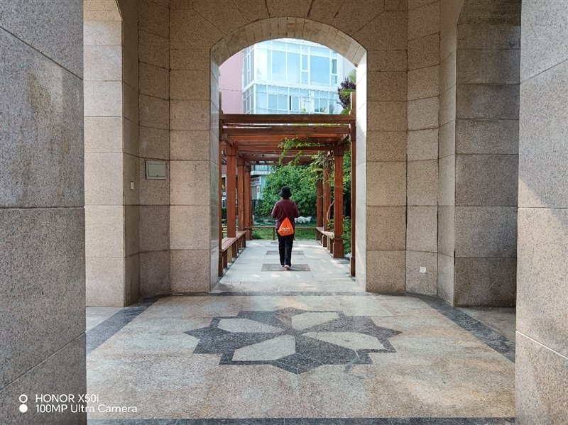 一亿像素兼顾轻薄!荣耀X50i评测:超大双存千元行列新标杆