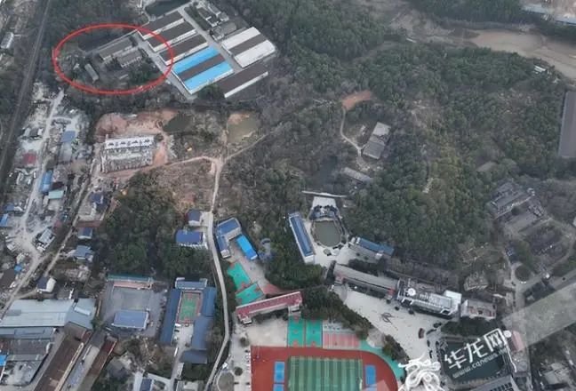 ▲发现遗体的粮仓与致远中学距离并不远。图片来源/华龙网