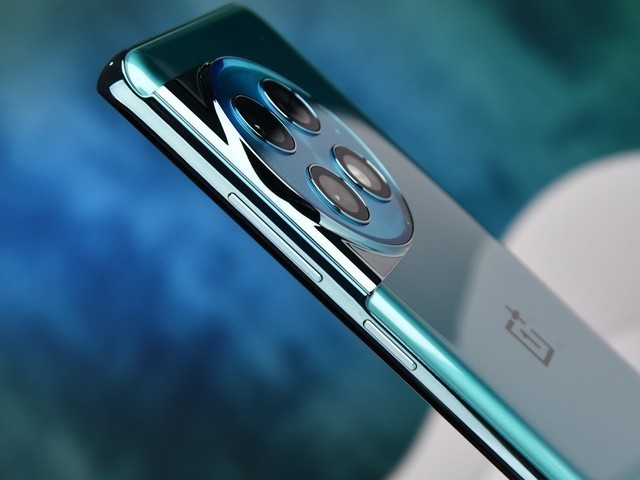 3000元价位性能手机横评,一加红米真我iQOO谁更值?