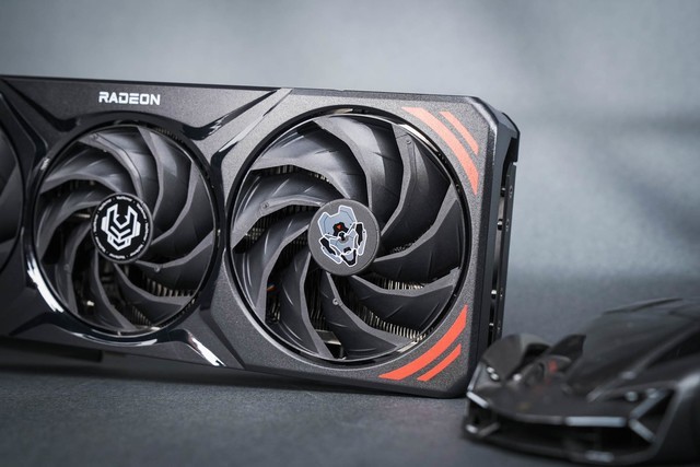 瀚铠RX 7700 XT合金Pro显卡评测 2K高帧性价比满满