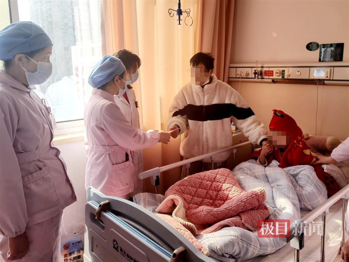 医护捐款助琪琪维持治疗