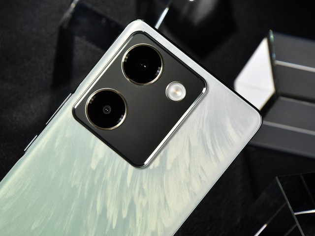 vivo Y100评测:超薄5000mAh长续航,512GB大内存流畅耐用