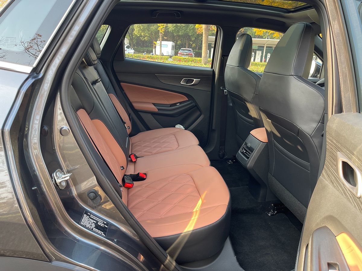 售价11.99万元起,搭插混动力,纯电续航最长125km,启源Q05实拍