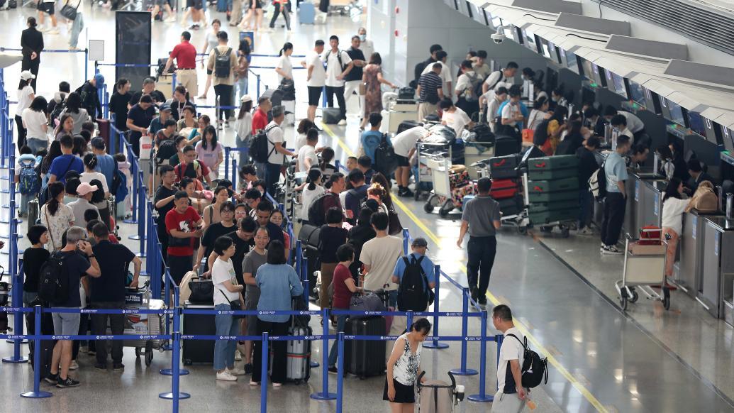 上海8月境内航班起降量、旅客吞吐量超过2019年同期水平丨上海起飞航班