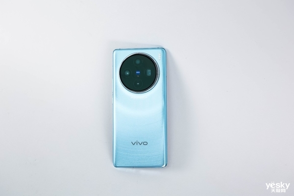 首发天玑9300旗舰芯,vivo X100带来满分旗舰体验