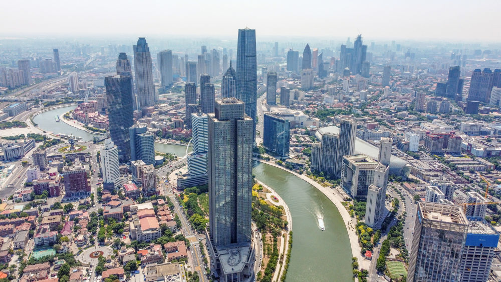 天津海河沿线城市景观。 新华社记者 孙凡越 摄