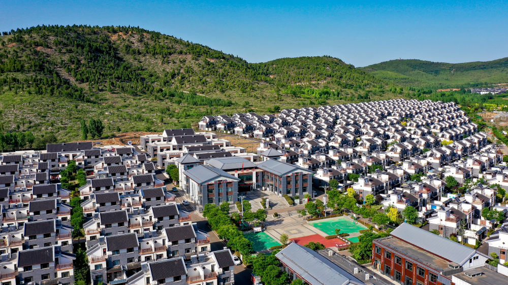 位于曲阜市尼山脚下的鲁源新村。新华社记者郭绪雷 摄