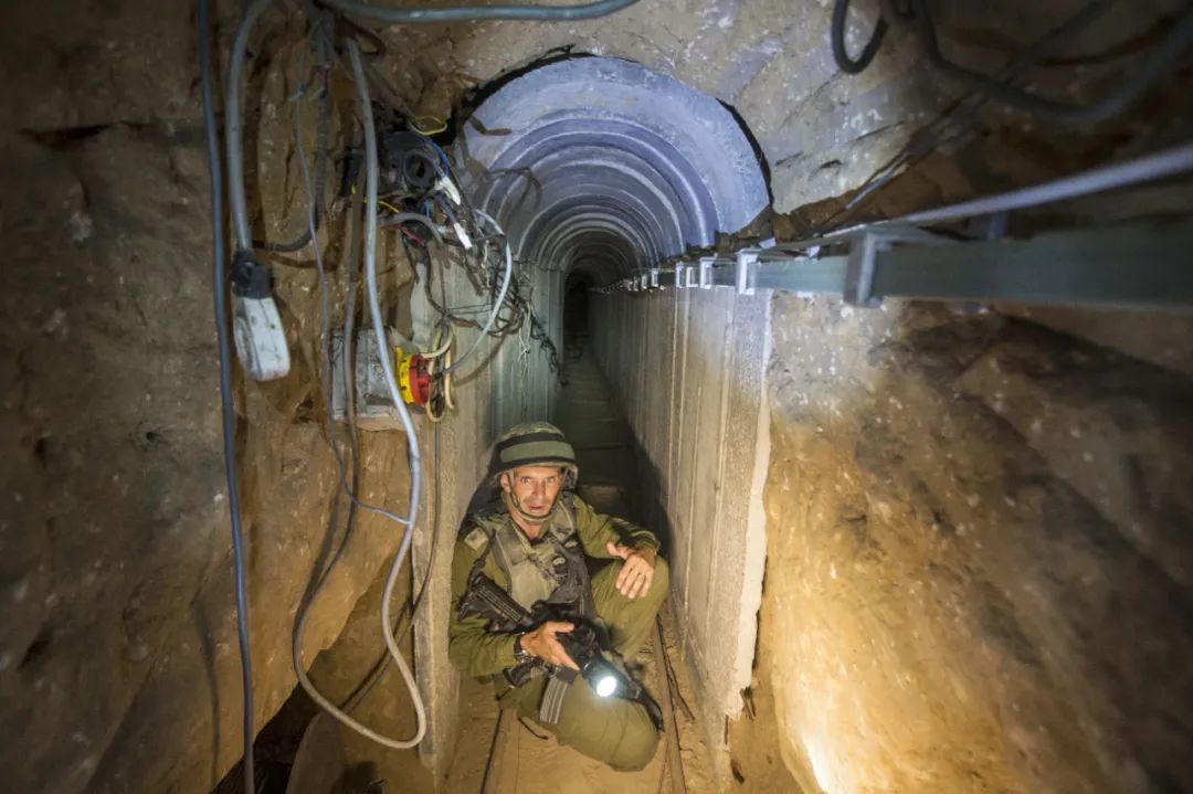 ◆2014年7月，以色列军方向媒体展示哈马斯在加沙地带的一条隧道。