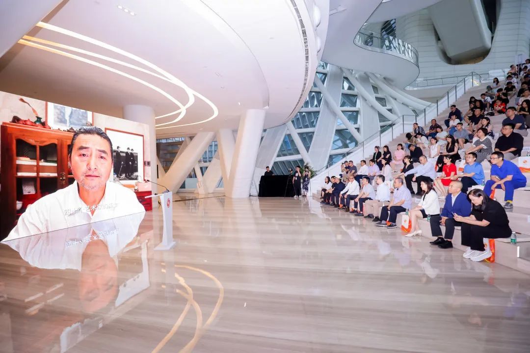 肖全在开幕式现场与大家云端相见
