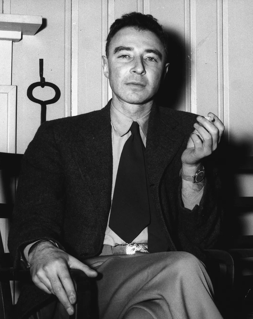1946年，烟不离手的奥本海默。© Wikimedia Commons