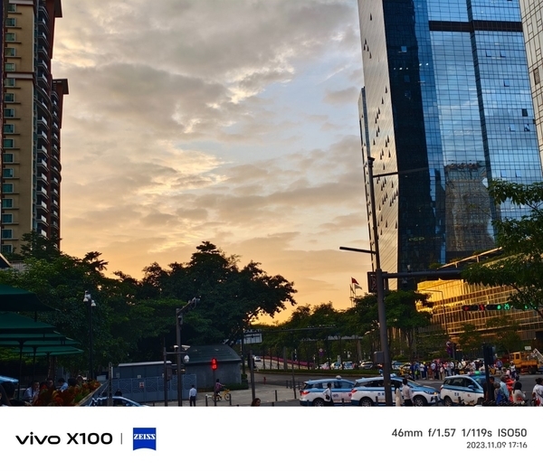 首发天玑9300旗舰芯,vivo X100带来满分旗舰体验