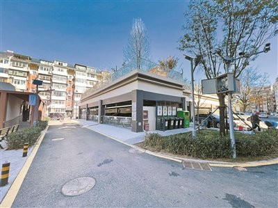 六合园南社区立体停车楼集停车、公园和便民食堂为一体，方便居民生活 供图/愿景集团