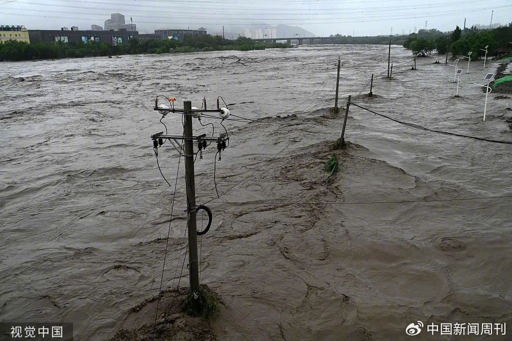 2023年7月31日，北京门头沟区，暴雨过后，永定河被淹没。图/视觉中国
