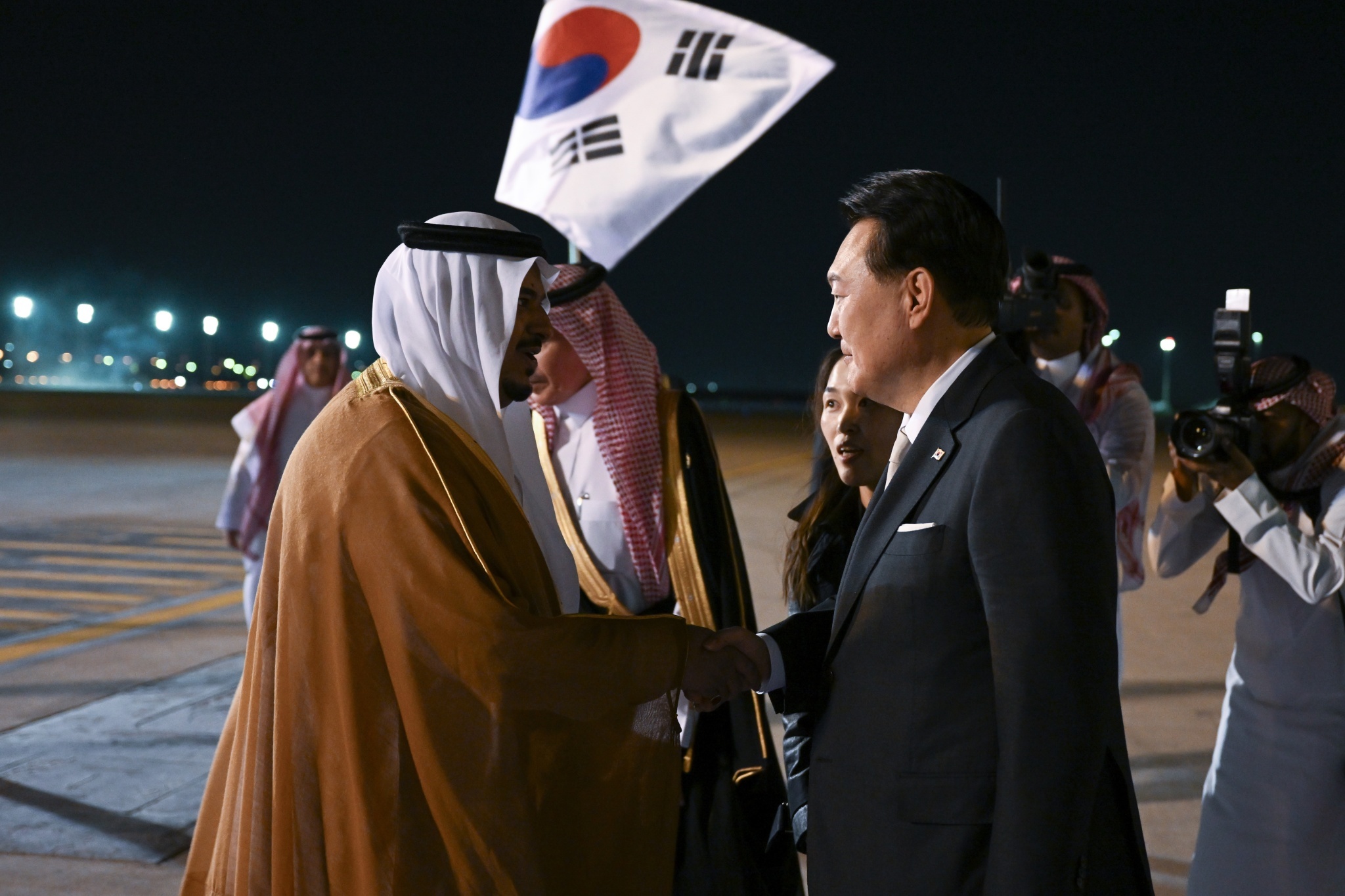 当地时间2023年10月21日，沙特阿拉伯利雅得，韩国总统尹锡悦抵达机场，对沙特阿拉伯进行国事访问。