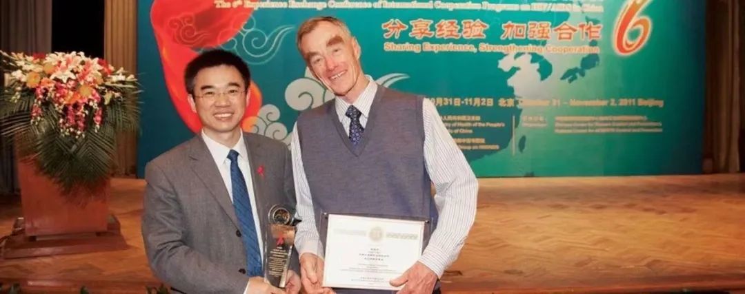 ▎Roger Detels 医学博士是加州大学洛杉矶分校乔纳森菲尔丁公共卫生学院流行病学系流行病学和传染病学杰出教授。他因其在中国控制艾滋病毒/艾滋病方面的贡献而获得认可,并于2016年荣获中国政府友谊奖