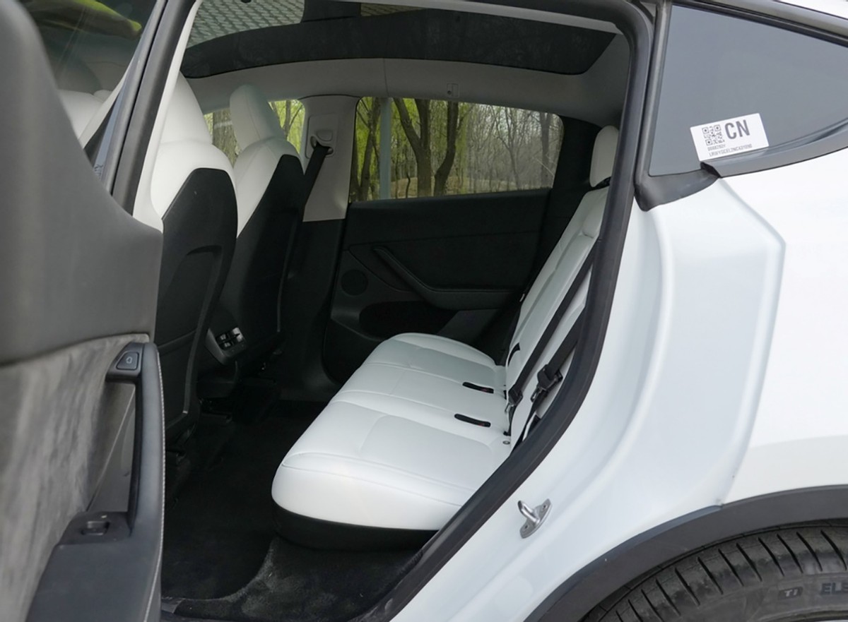 比亚迪终于出手了 正面交锋特斯拉 腾势N7对比Model Y