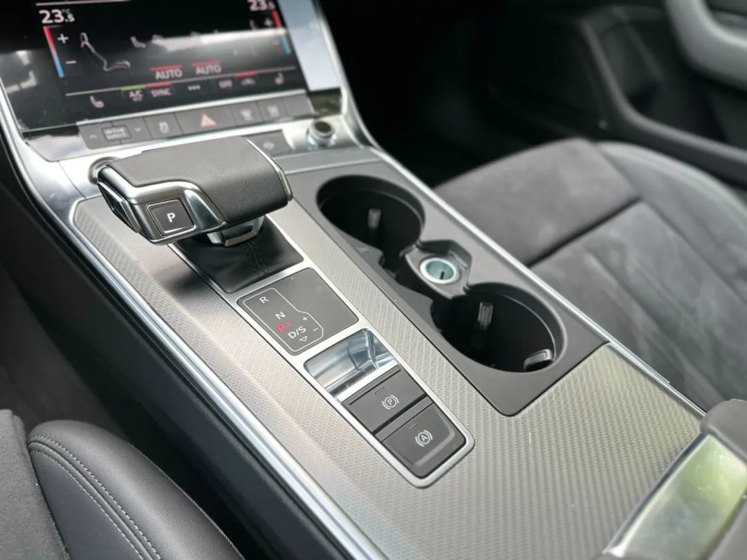 旅途中的好伙伴试驾2023款奥迪a6avant