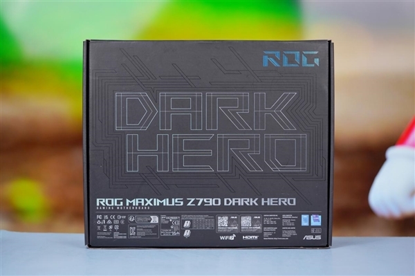 支持14代酷睿!ROG MAXIMUS Z790 DARK HERO主板图赏