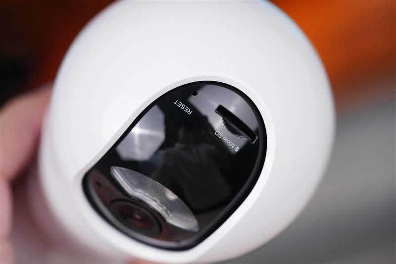 有灯座就能装 看家护院很省心!萤石C8b-4G版智能家居摄像机评测
