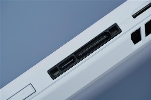 掌上爽玩3A大作!华硕ROG Ally游戏掌机图赏