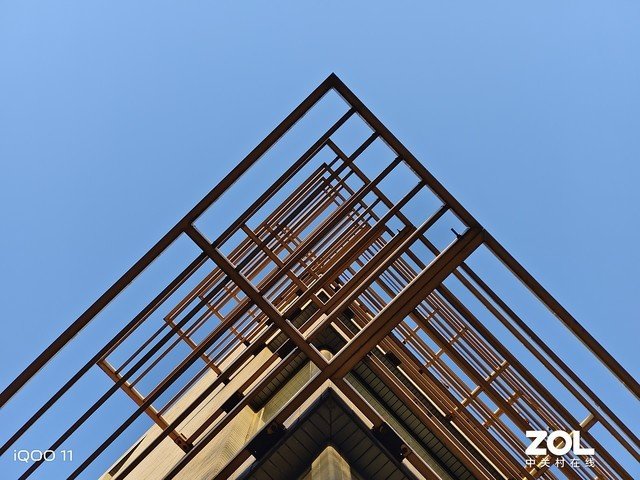 4K元性价比旗舰该买谁?iQOO 11全面对比小米13