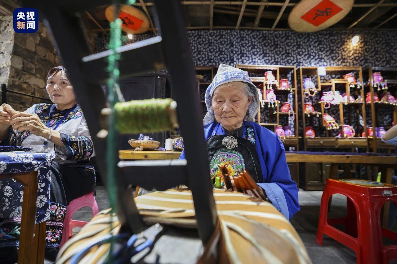 山、水、古城、民族风情…… 看秘境湘西中的诗和远方