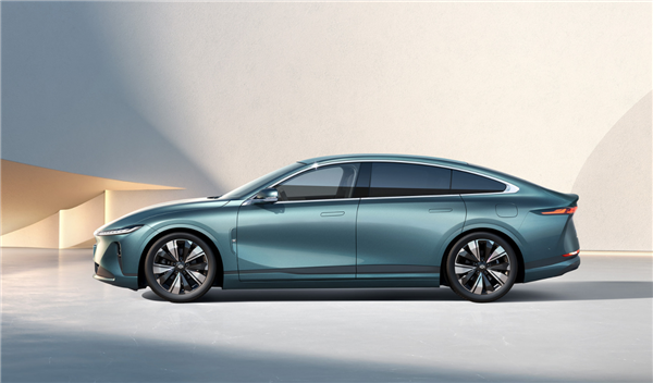 合资中型轿车雪上加霜!长安启源A07更多官图发布:灰色真高级