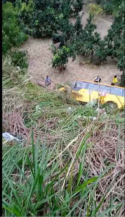 怀化辰溪县一校车发生事故（图源网络）