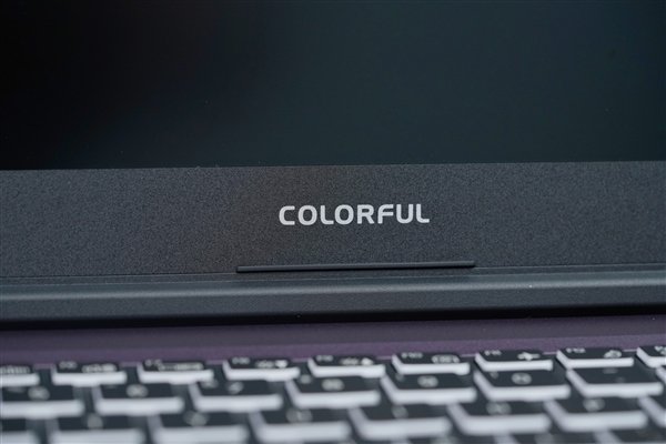 RTX 4060售价6999元 七彩虹将星X15 AT游戏本图赏
