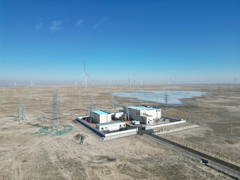 吉林省通榆县华能什花道风电场航拍照片.新华社记者姜明明 摄