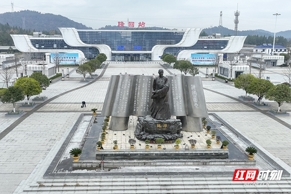 隆回高铁站.jpg