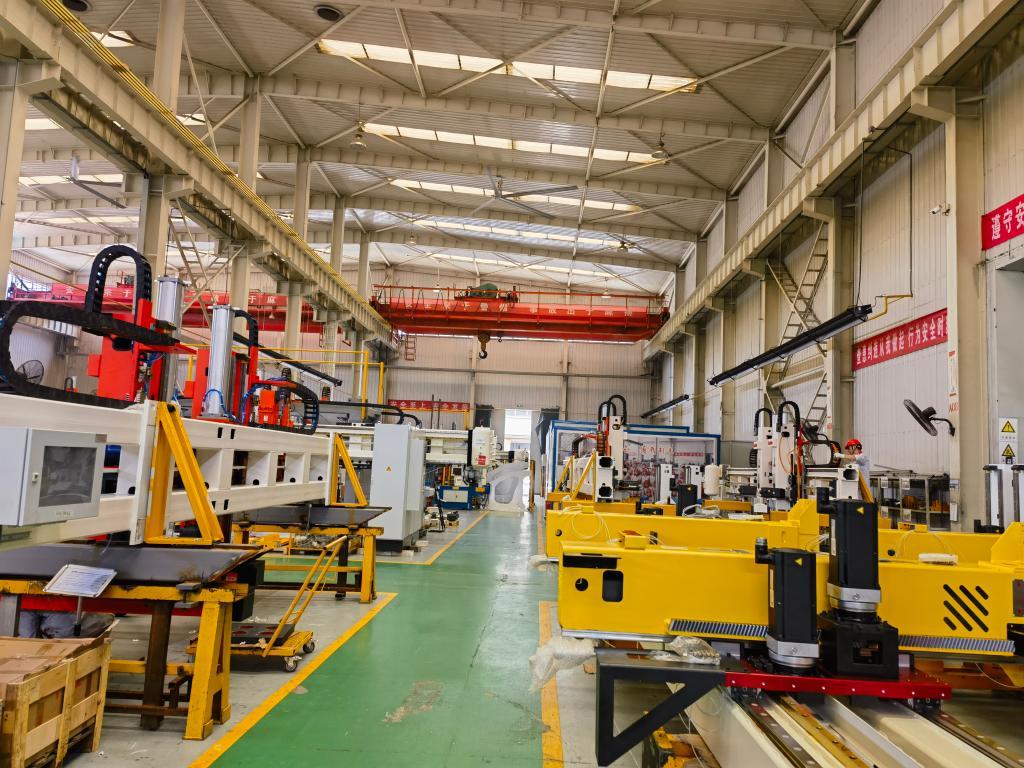 济南奥图自动化股份有限公司生产车间。新华社记者王志 摄