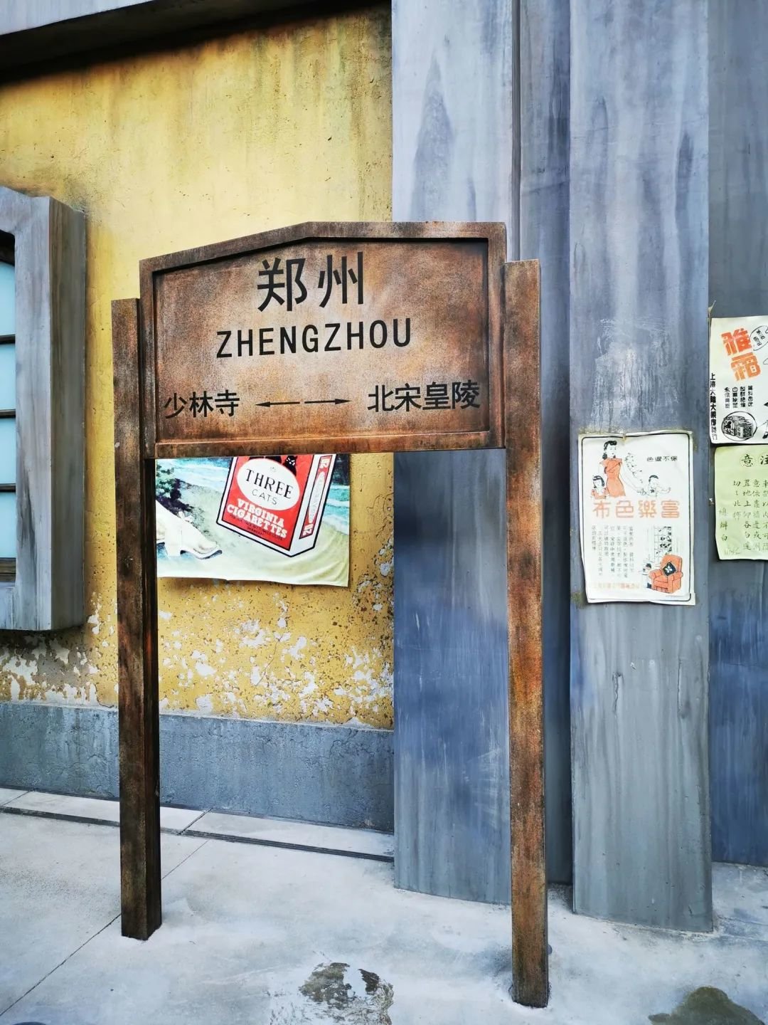 网课之余,轶轶子也会和家人一起出去玩。/受访者供图