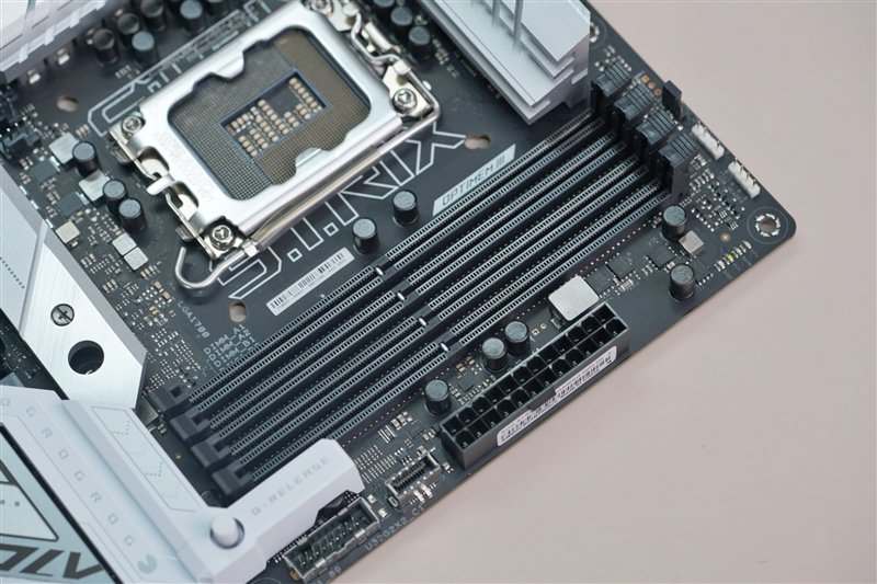 高颜值下更有非凡实力!ROG STRIX Z790-A GAMING WIFI D4吹雪主板评测:AI加持 13900KS轻松冲上6.2GHz